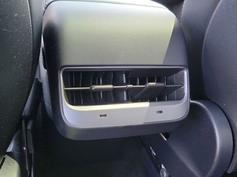 Used 2022 Tesla Model Y Long Range AWD/4WD image 22
