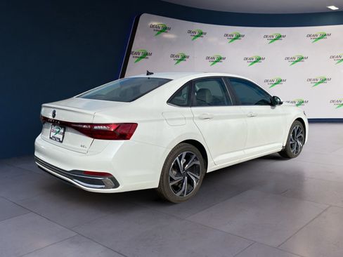 Used 2025 Volkswagen Jetta SEL FWD image 3