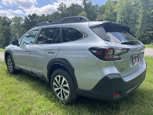 Used 2025 Subaru Outback Premium w/ Tech Package 1 AWD/4WD image 5