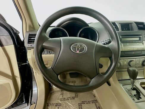 Used 2010 Toyota Highlander 2WD w/ Cold Weather Pkg image 16