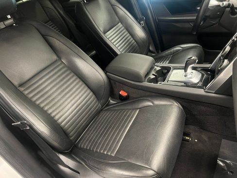 Used 2020 Land Rover Discovery Sport SE image 15