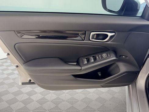 Used 2022 Honda Civic Touring image 14