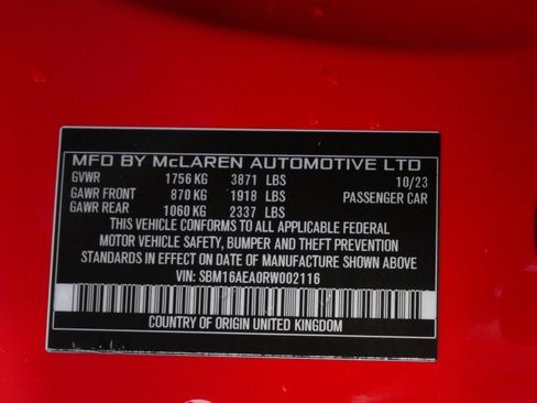 Used 2024 McLaren Artura image 17