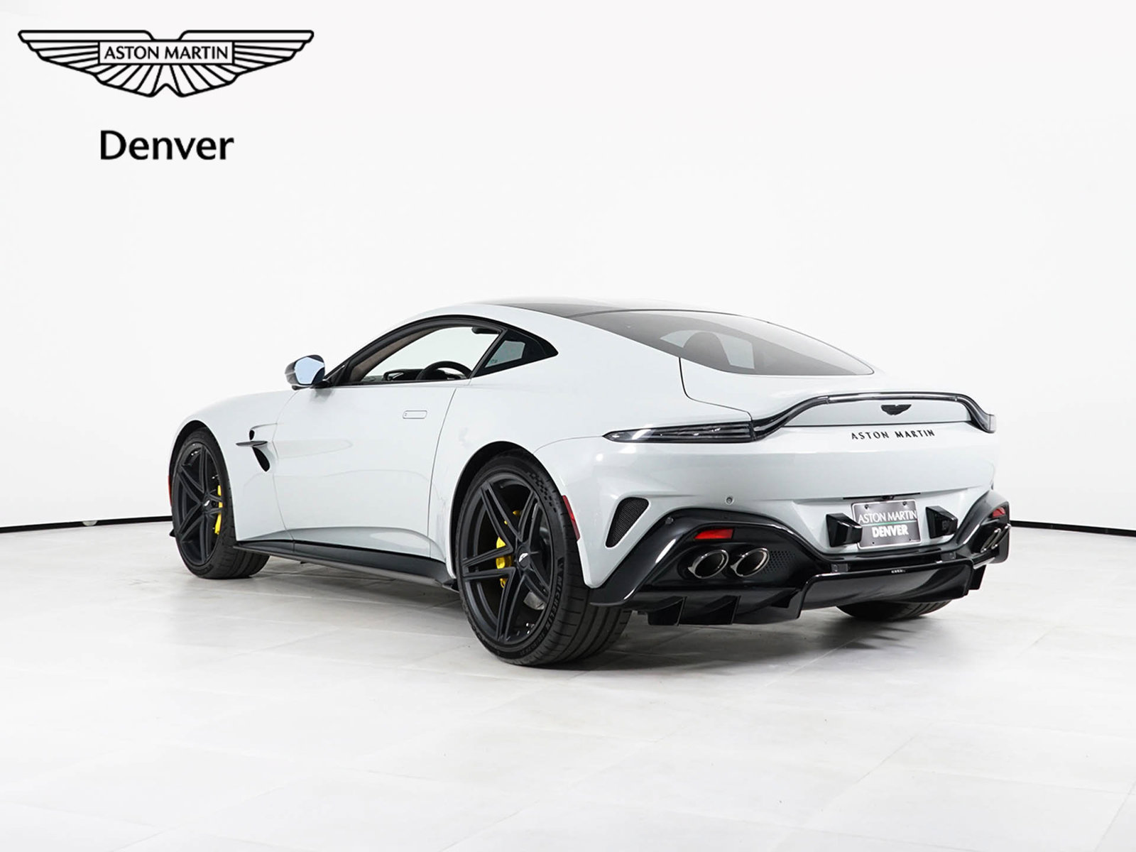 Used 2026 Aston Martin V8 Vantage Coupe RWD image 3