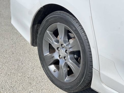 Used 2015 Toyota Sienna SE Premium image 13