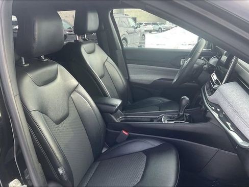 Used 2024 Jeep Compass Latitude image 7