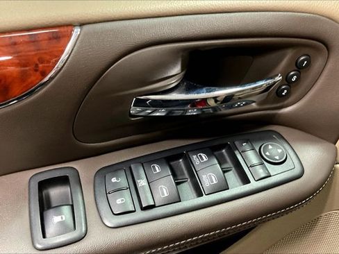 Used 2012 Chrysler Town & Country Limited w/ Luxury Group image 41