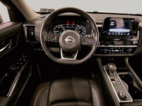 Used 2023 Nissan Pathfinder SL w/ Black Appearance Package AWD/4WD image 5