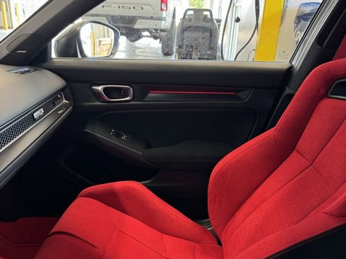 Used 2025 Honda Civic Type R image 13