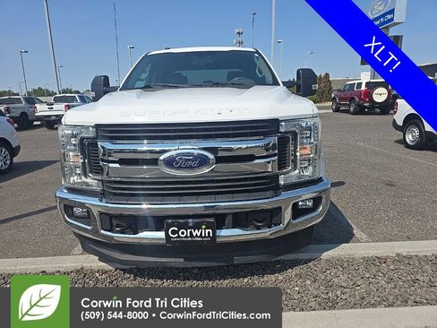 Used 2017 Ford F250 XLT w/ XLT Value Package AWD/4WD image 2