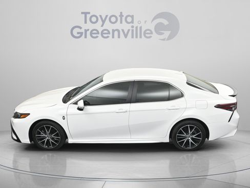 Used 2023 Toyota Camry SE image 4