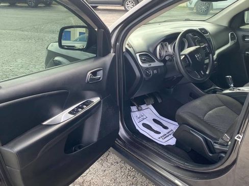 Used 2019 Dodge Journey SE w/ Blacktop Package FWD image 9