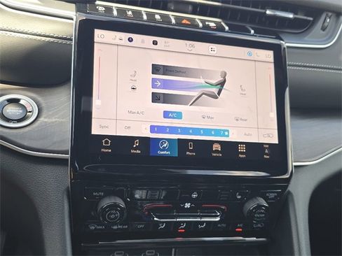 New 2025 Jeep Grand Cherokee Limited image 11