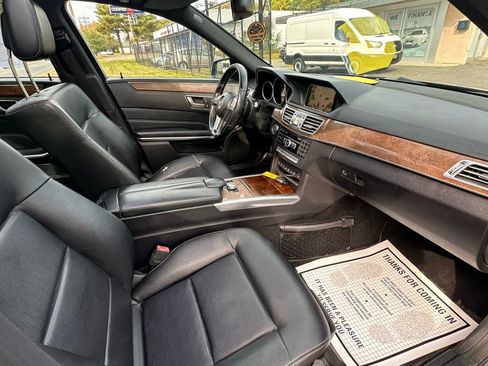 Used 2014 Mercedes-Benz E 350 4MATIC Sedan image 31