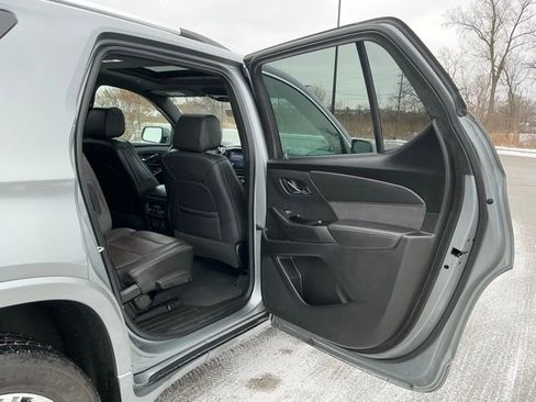 Used 2023 Chevrolet Traverse High Country image 22