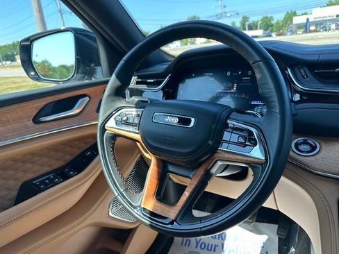 Used 2024 Jeep Grand Cherokee Summit AWD/4WD image 29