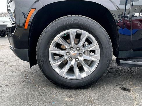 Used 2025 Chevrolet Suburban Premier image 9