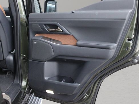 Used 2024 Lexus GX 550 w/ Accessory Package (31) AWD/4WD image 29