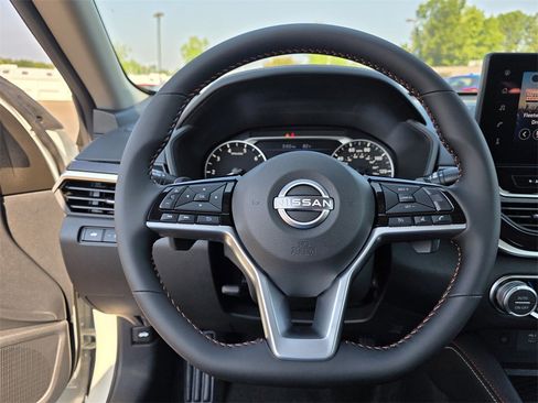 New 2025 Nissan Altima 2.5 SR w/ SR Premium Package image 20