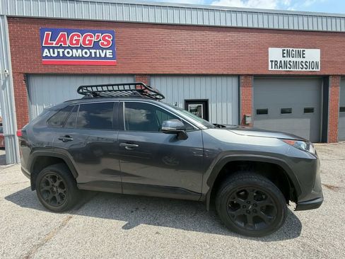 Used 2021 Toyota RAV4 LE AWD/4WD image 8