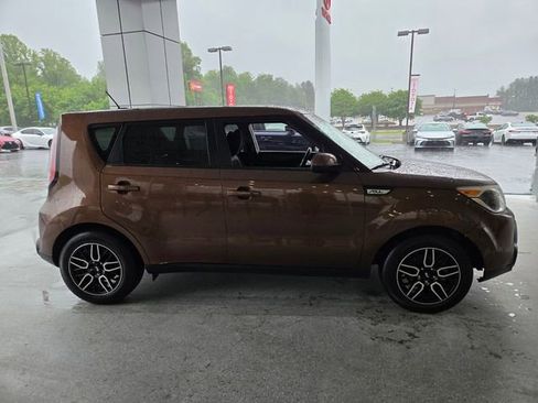 Used 2016 Kia Soul FWD image 9