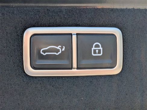 Used 2023 Genesis G70 3.3T w/ Sport Prestige Package image 13