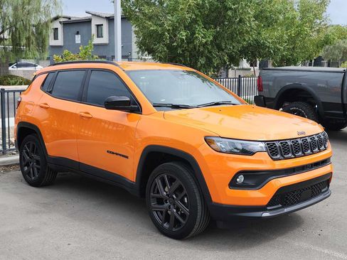 Used 2026 Jeep Compass Latitude AWD/4WD image 2