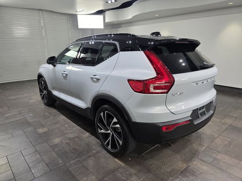 Used 2021 Volvo XC40 T5 R-Design w/ Protection Package Premier image 4