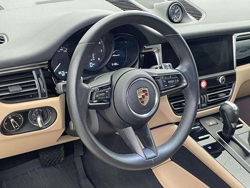 Used 2025 Porsche Macan image 4
