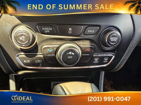 Used 2016 Jeep Cherokee Latitude w/ Cold Weather Group AWD/4WD image 32