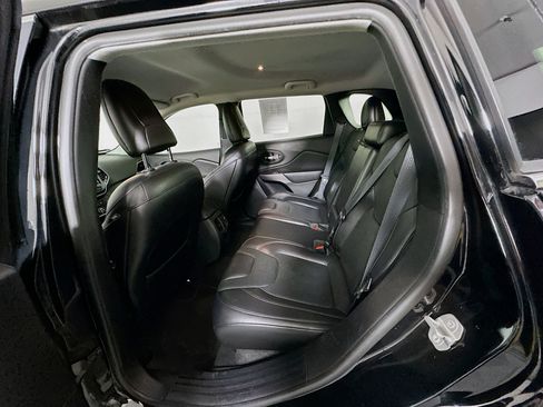 Used 2019 Jeep Cherokee Limited AWD/4WD image 25