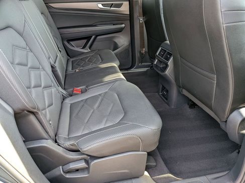 Used 2025 Volkswagen Atlas Cross Sport SE FWD image 27