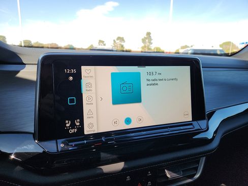 New 2026 Volkswagen Atlas Cross Sport SE image 19