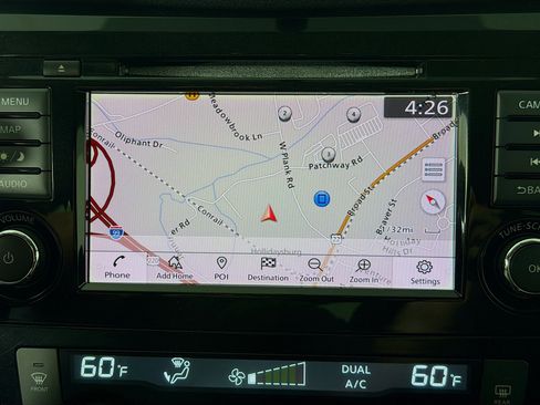 Used 2018 Nissan Rogue SV w/ Premium Package image 16