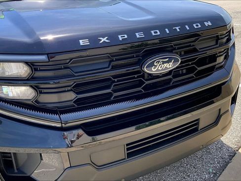 Used 2025 Ford Expedition Active AWD/4WD image 30