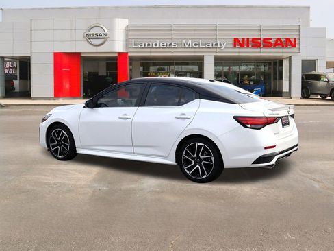 Used 2025 Nissan Sentra SR w/ Lighting Package image 5