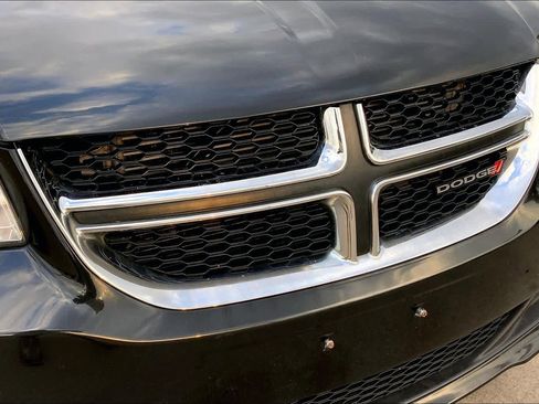 Used 2020 Dodge Grand Caravan SE w/ UConnect Hands-Free Group image 30