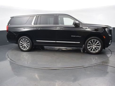 Used 2021 GMC Yukon XL Denali w/ Denali Premium Package image 7