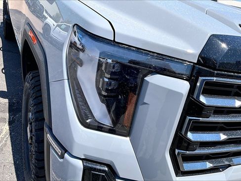 Used 2025 GMC Sierra 2500 AT4 w/ AT4 Premium Plus Package AWD/4WD image 32