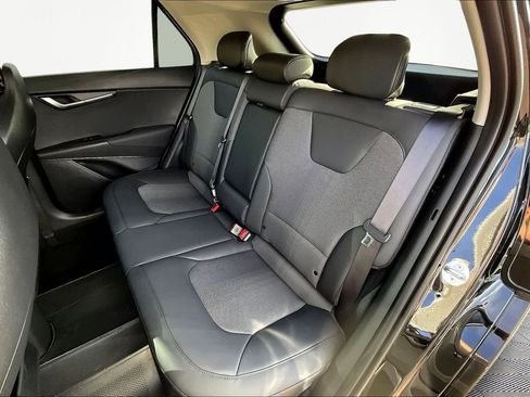 Used 2024 Kia Niro EX Touring image 28