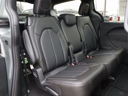 New 2026 Chrysler Pacifica Select image 47