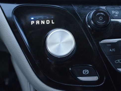 Used 2022 Chrysler Pacifica Limited image 13