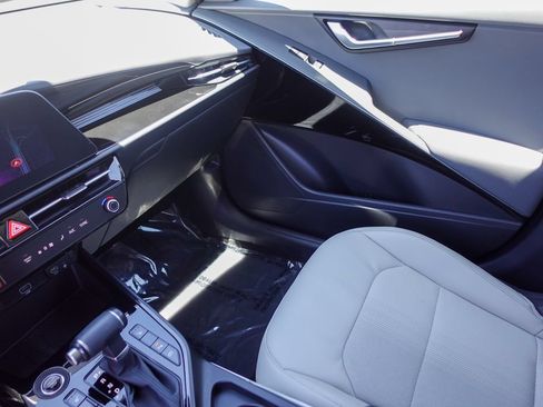 Used 2024 Kia Niro EX Touring FWD image 20