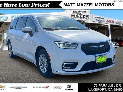 Used 2023 Chrysler Pacifica Touring-L FWD image 1