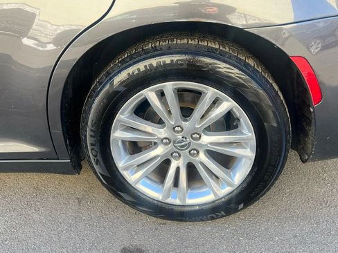Used 2017 Chrysler 300 C RWD image 10