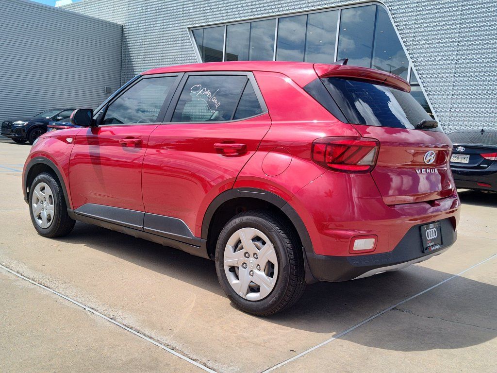 Used 2020 Hyundai Venue SE FWD image 6
