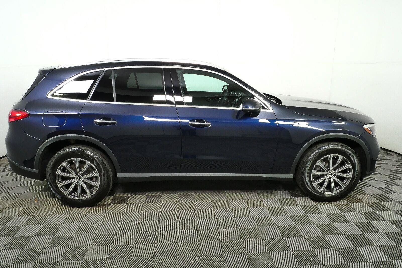 Used 2024 Mercedes-Benz GLC 300 4MATIC image 2