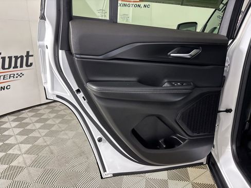 Used 2024 Jeep Grand Cherokee Laredo X image 21