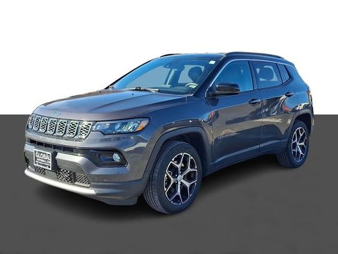 Used 2024 Jeep Compass Limited image 3