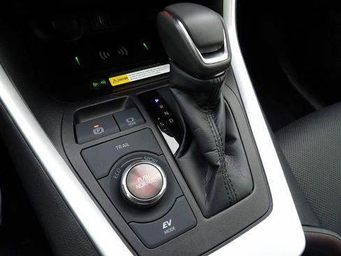 Used 2022 Toyota RAV4 Limited image 24